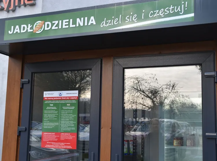 Widok na jadłodzielnię przy Centrum Kulturalno-Edukacyjnym w Czerwionce-Leszczynach (fot. Katarzyna Mazur)