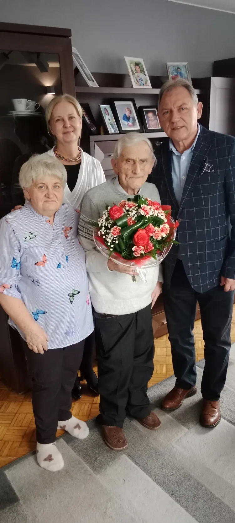 Na zdjęciu Jubiltat wraz z małżonką oraz Burmistrzem Gminy i Miasta Czerwionka-Leszczyny Wiesławem Janiszewskim i Pełnomocnik ds. Społecznych dr Aleksandrą Chudzik