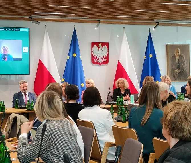 Na zdjęciu uczestnicy konferencji Epidemia przemocy wobec kobiet w cyberprzestrzeni