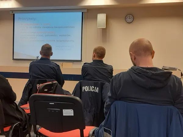 Na zdjęciu osoby uczestniczące w szkoleniu seminaryjno-warsztatowym w Centrum Kulturalno-Edukacyjnym w Czerwionce-Leszczynach (2021)
