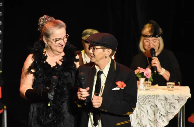 Seniorzy z Zameczku prezentujący program artystyczny Tuwim na wesoło (8) - zdj. Katarzyna Mazur, UGiM Czerwionka-Leszczyny
