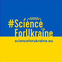 Logo inicjatywy Science for Ukraine: prostokąt podzielony na dwa poziome pasy, niebieski i żółty. Na kolorze niebieskim znajduje się żółty napis: #ScienceForUkraine, a na kolorze żółtym widnieje niebieski napis: scienceforukraine.eu